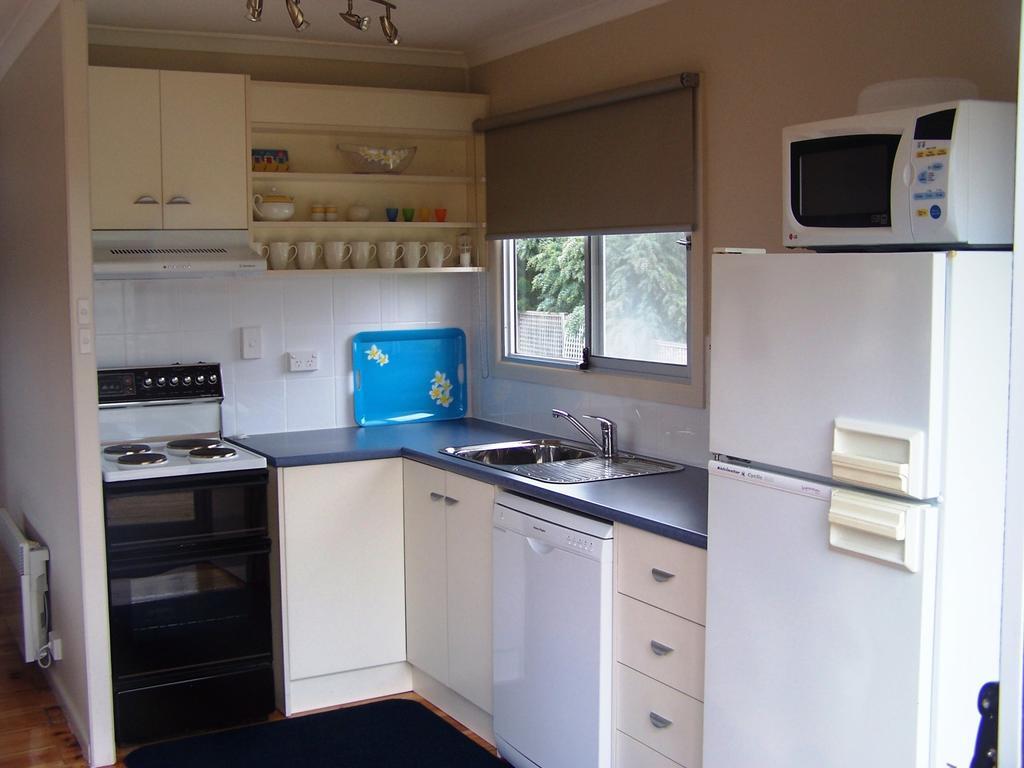 Pebble Shack Villa Coles Bay Room photo